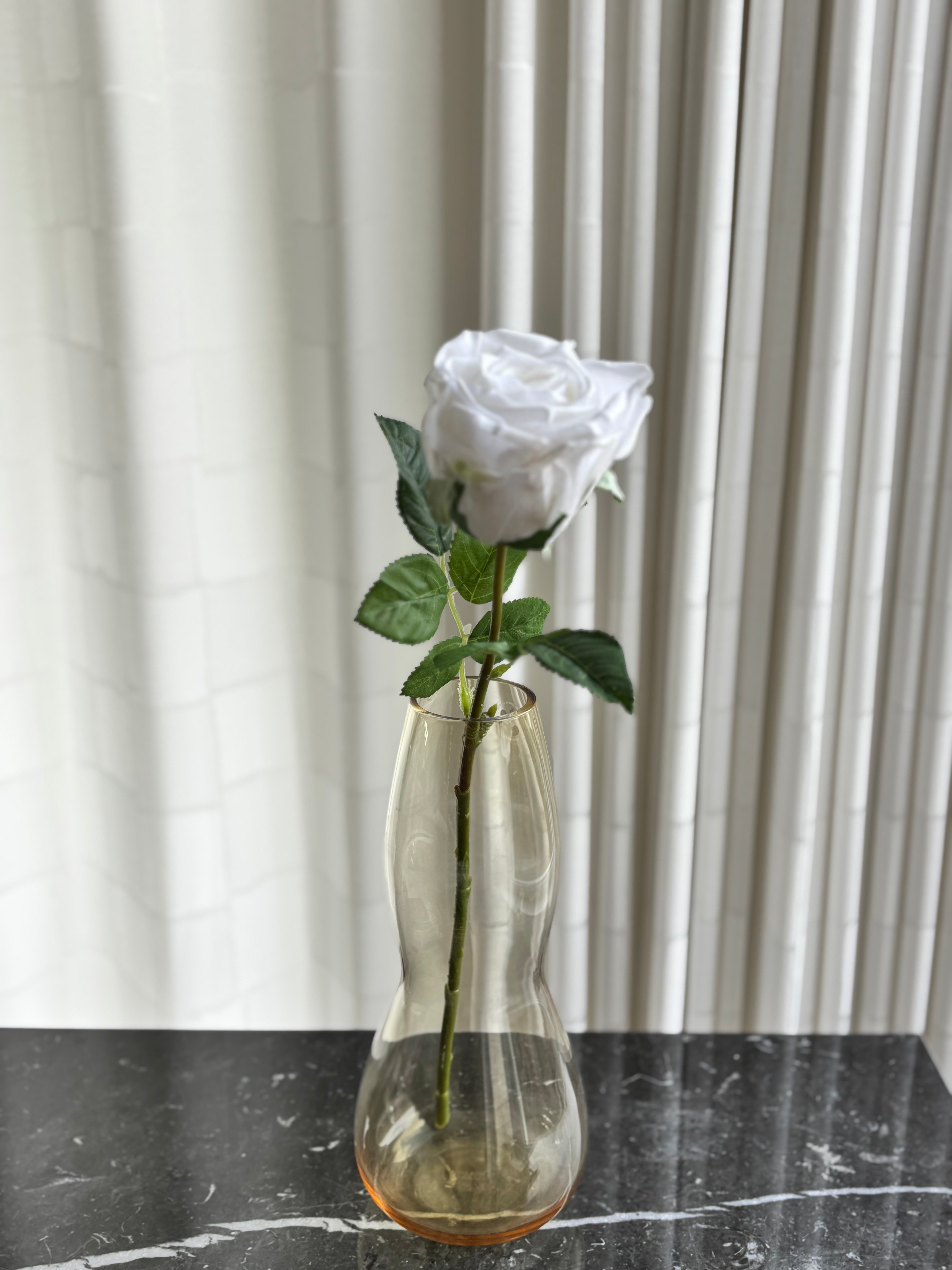 1 stk kunstig rose i hvid