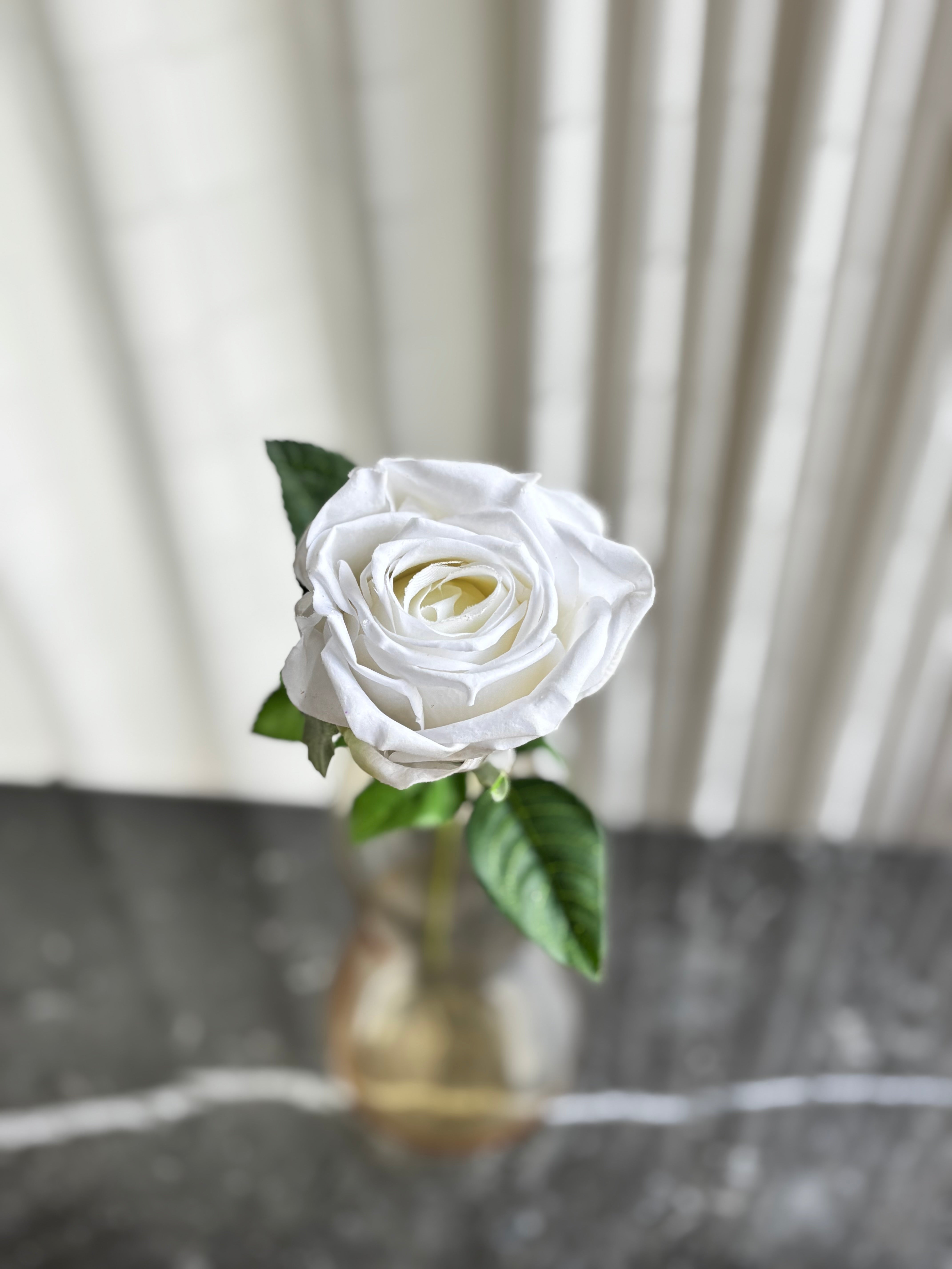 1 stk kunstig rose i hvid