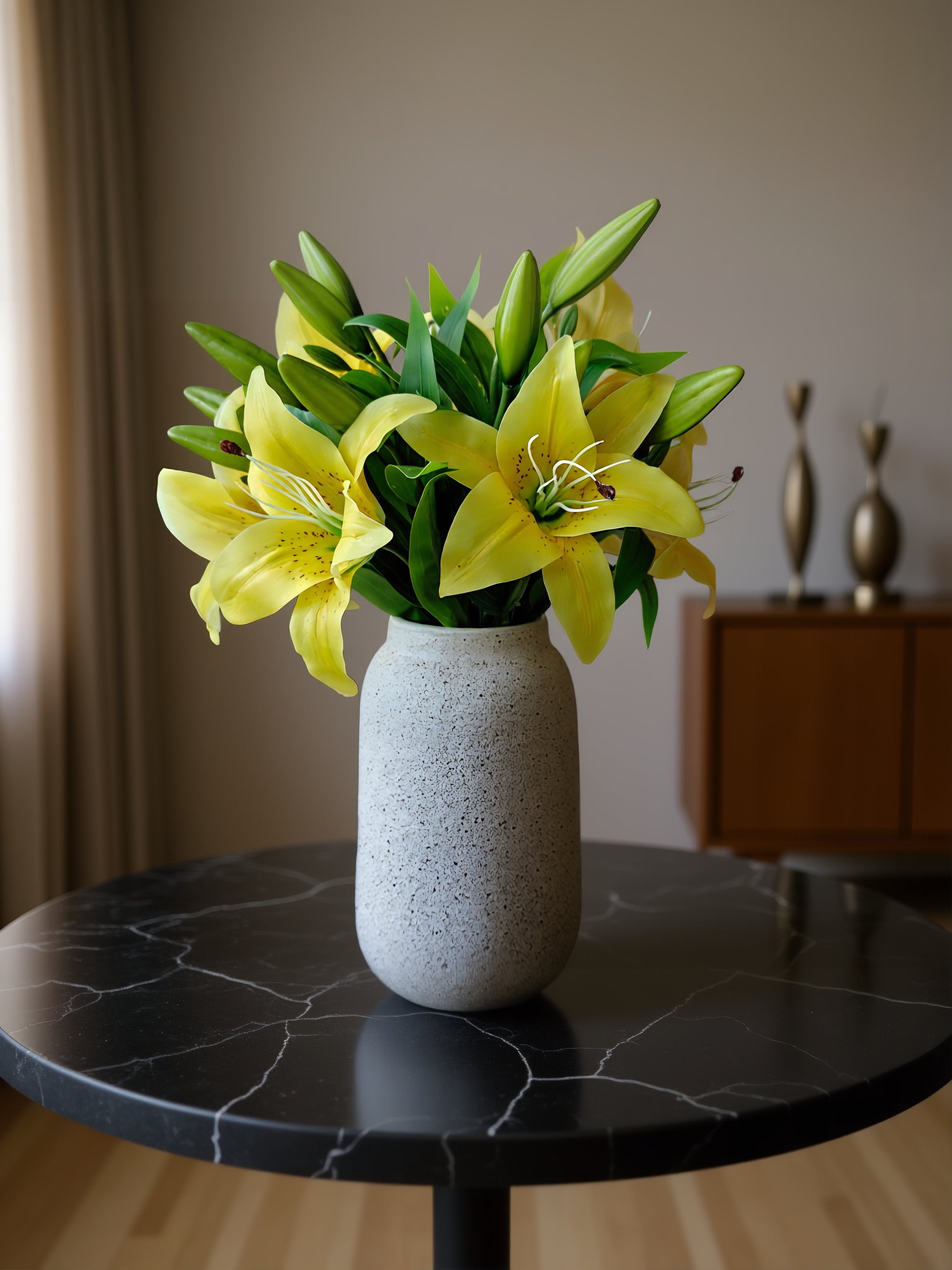 Buket med 10 stk. kunstige liljer i gul