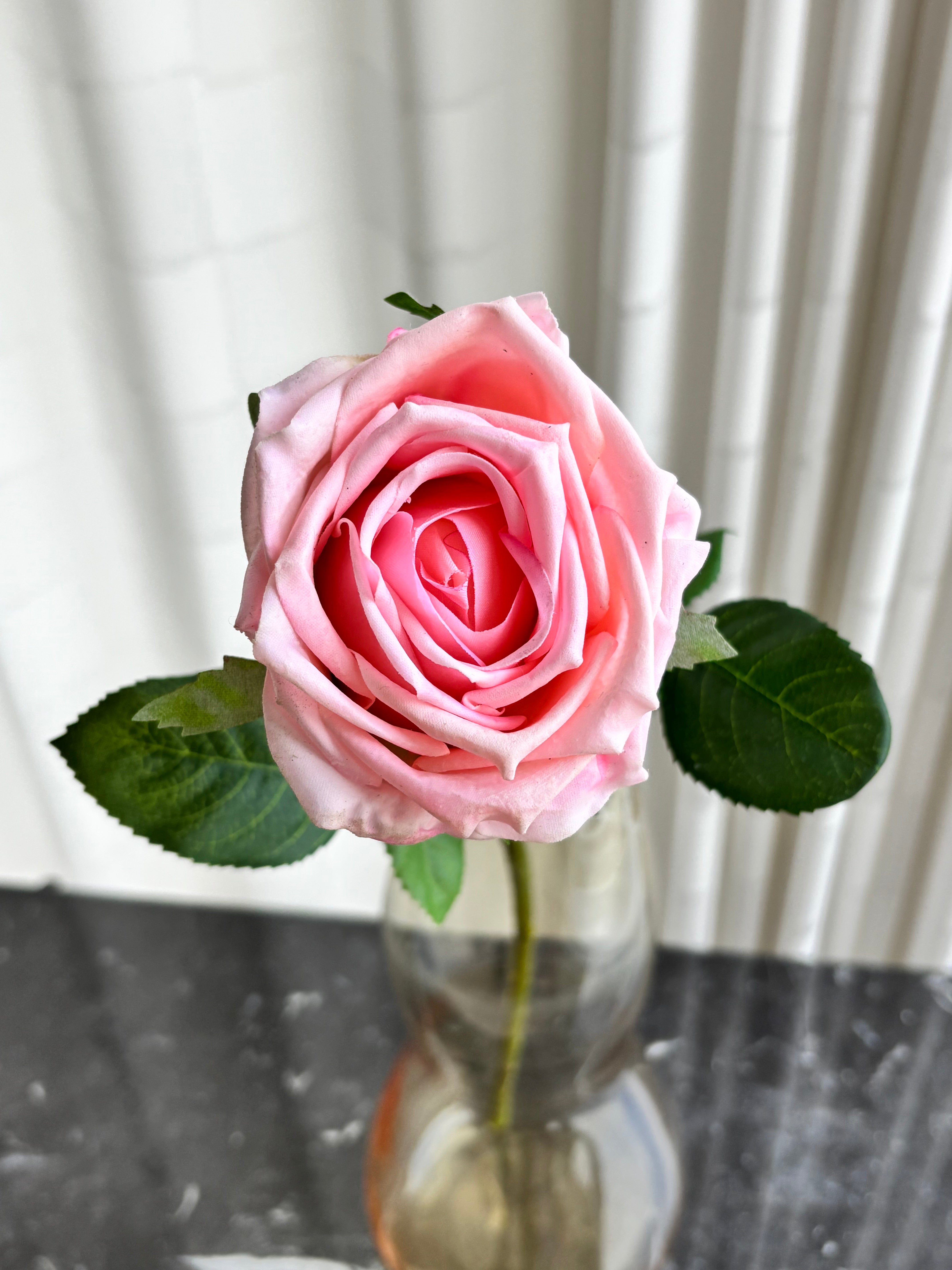 Kunstig rose i lyserød
