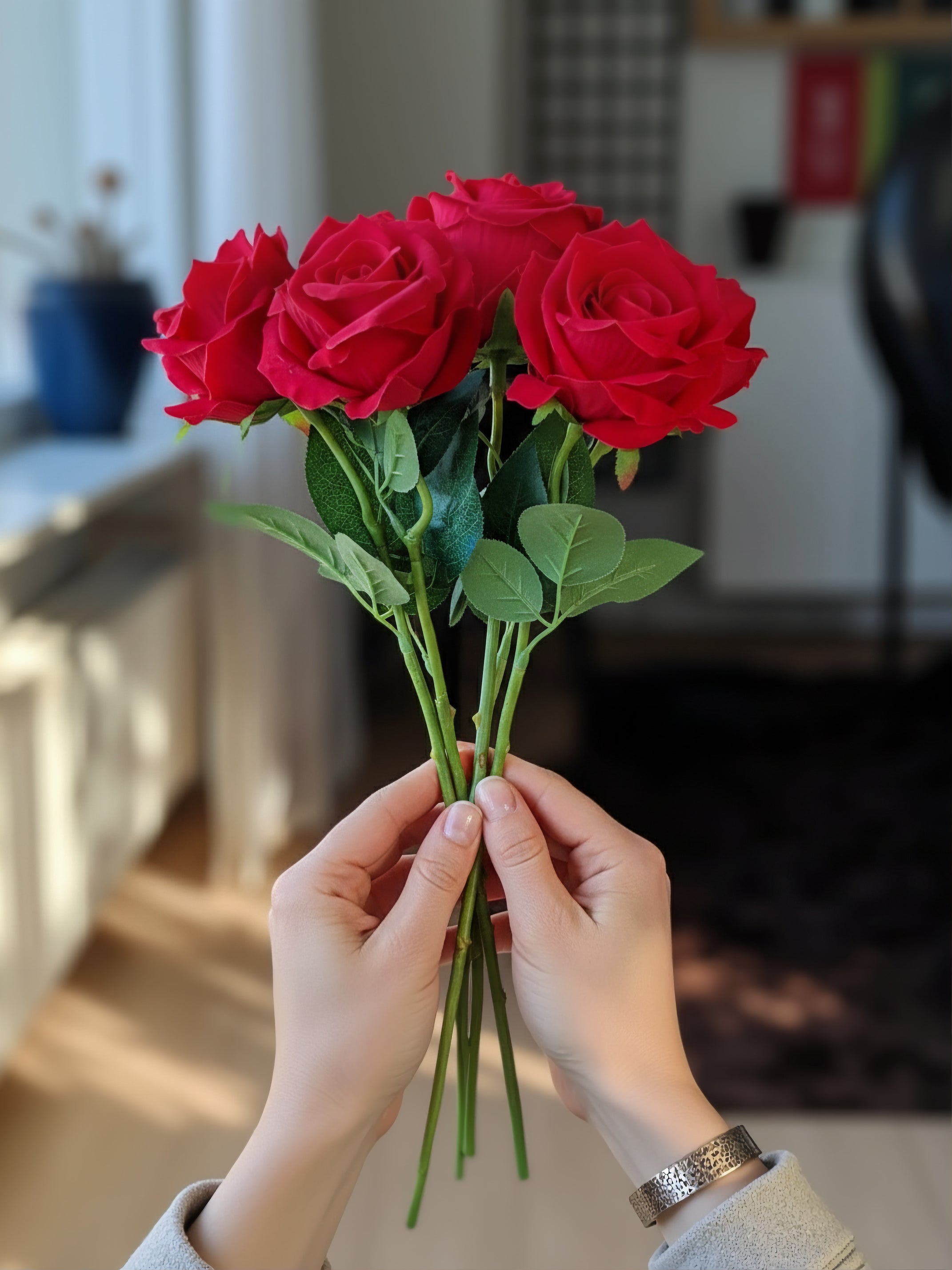 Buket med 10. stk. kunstige roser i rød